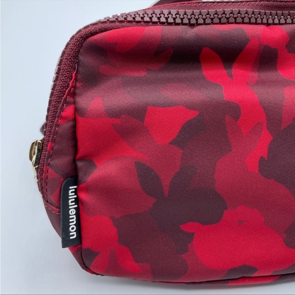 lululemon Everywhere Belt Bag Lunar New Year Red/Black - Picture 5 of 6